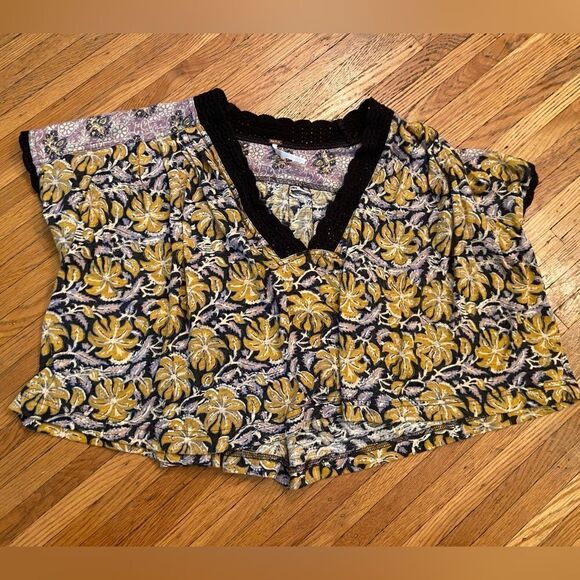Free People Leilani Top Crochet Trim Print Cropped tee - Picture 1 of 7